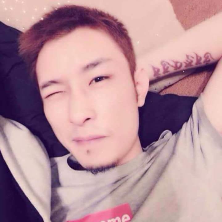 难得拥抱的第一张照片--郑州相亲服务中心