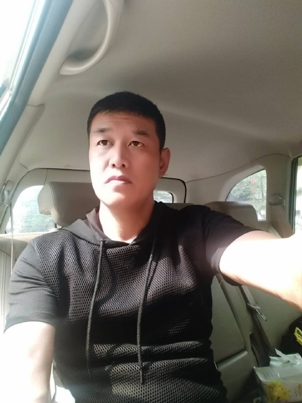 深爱的疯子的第一张照片--郑州相亲服务中心