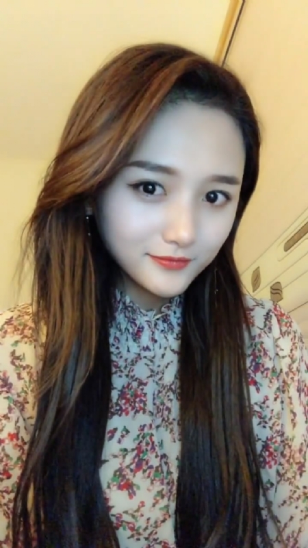 淡然一笑的第一张照片--郑州相亲服务中心