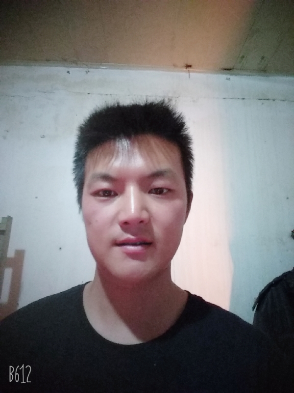 风轻云淡的第一张照片--郑州相亲服务中心