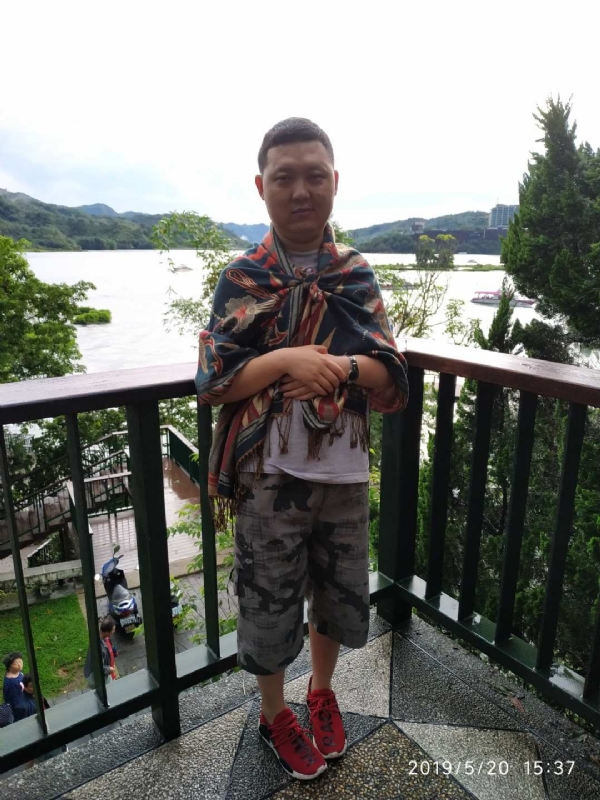 爱情里的俩个人的第一张照片--郑州相亲服务中心