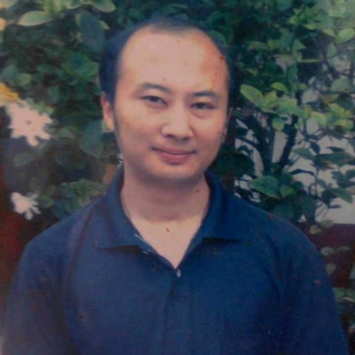 石峰里的生命的第一张照片--郑州相亲服务中心