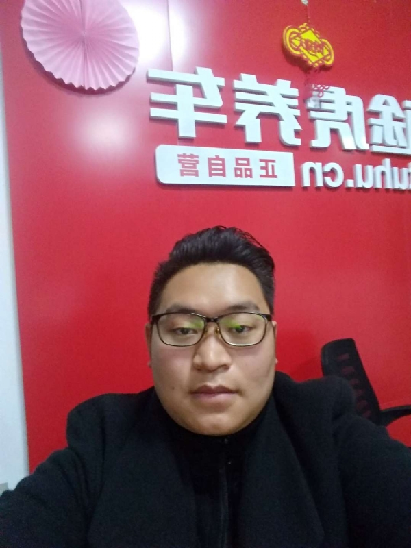 向上倾斜45度的第一张照片--郑州相亲服务中心