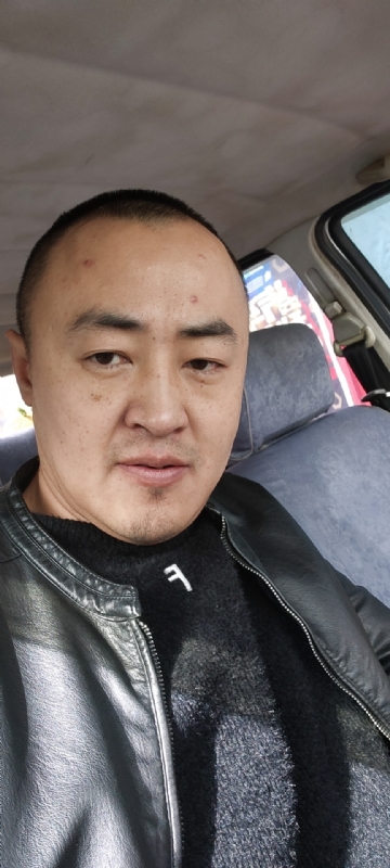 精神九哥的第一张照片--郑州相亲服务中心