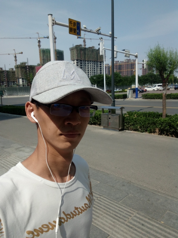 挥一挥手什么都没有的第一张照片--郑州相亲服务中心