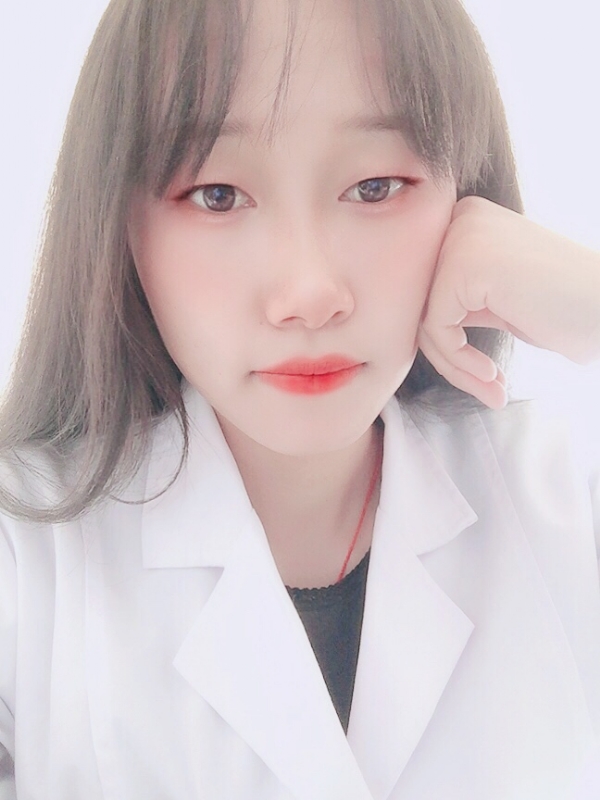 白婚纱的第一张照片--郑州相亲服务中心