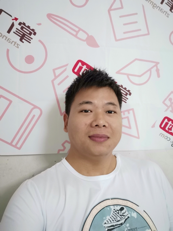 轻静地行走着的第一张照片--郑州相亲服务中心