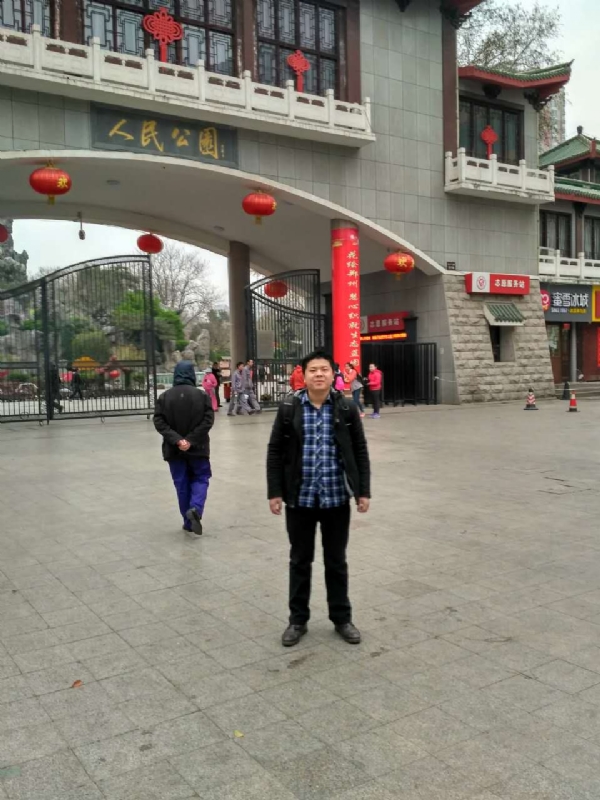 在奋斗的第一张照片--郑州相亲服务中心