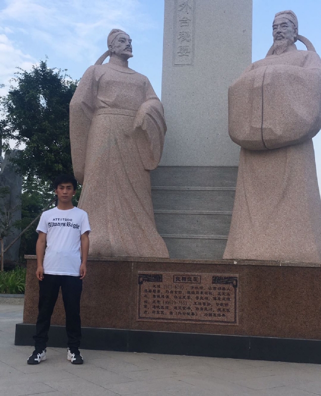 仰望x未来的第一张照片--郑州相亲服务中心