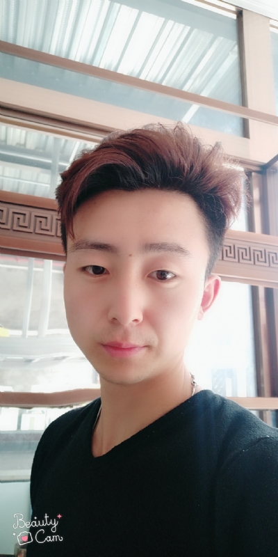 拼命微笑的第二张照片--郑州相亲服务中心