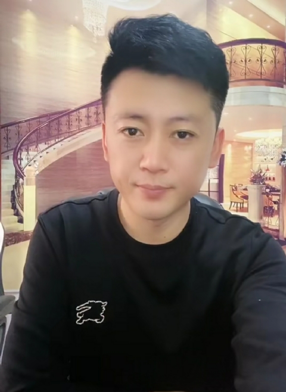 屋顶拾荒人的第三张照片--郑州相亲服务中心