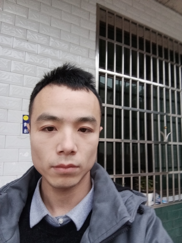 笑得那么开心的第一张照片--郑州相亲服务中心