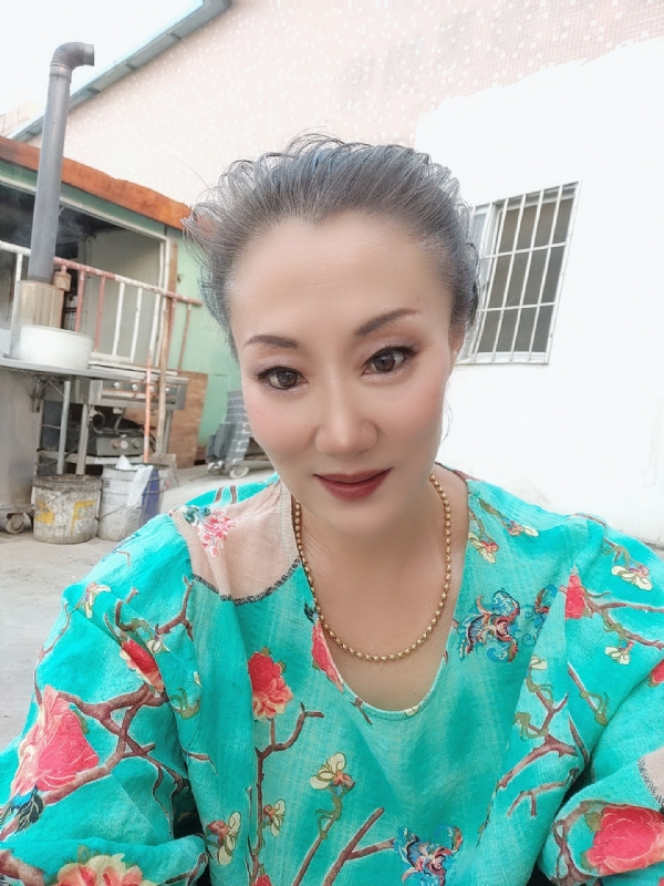 燕子的第三张照片--郑州相亲服务中心