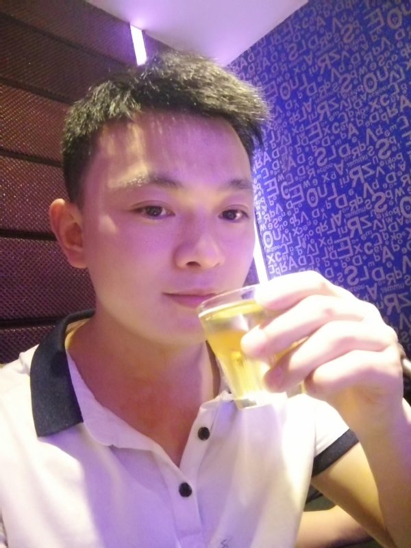 幸福的拥抱的第一张照片--郑州相亲服务中心
