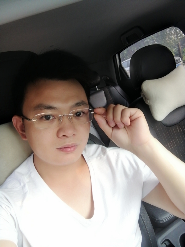 幸福的拥抱的第二张照片--郑州相亲服务中心