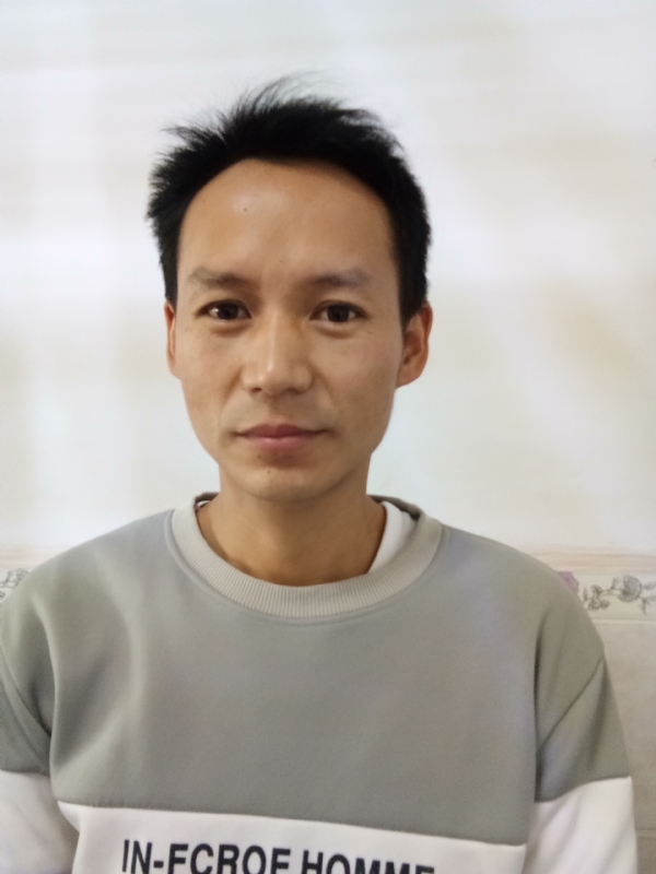 单亲爸爸的第一张照片--郑州相亲服务中心