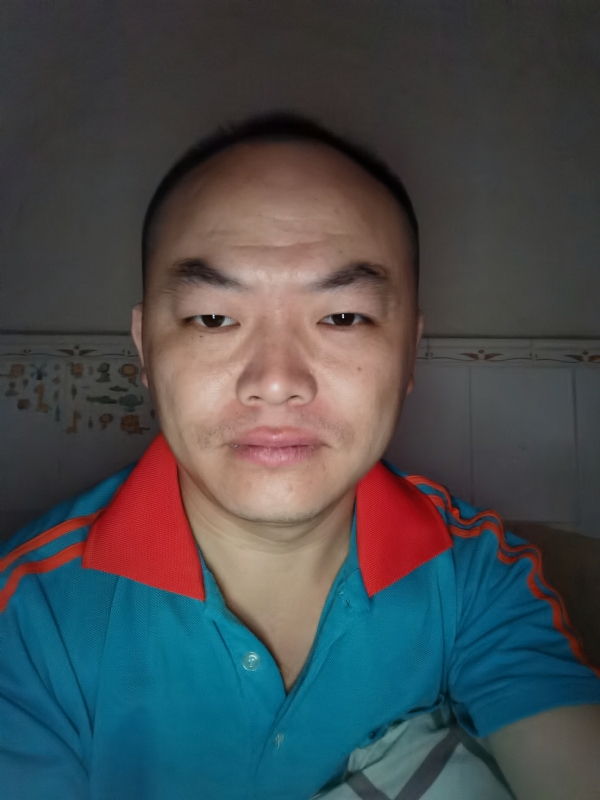 与子携老的第三张照片--郑州相亲服务中心