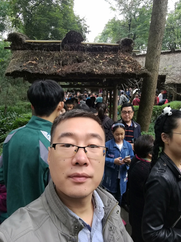 撑起一片天的第一张照片--郑州相亲服务中心