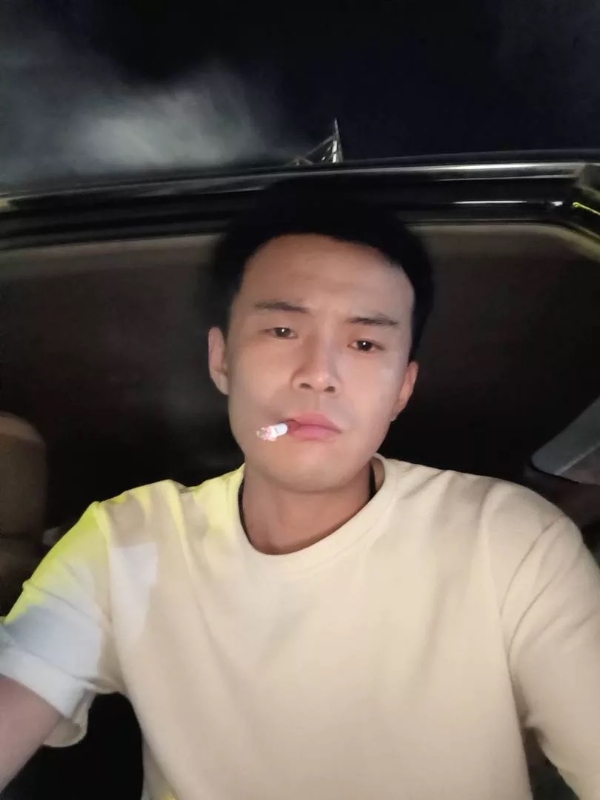 爱睡觉的土拨鼠的第一张照片--郑州相亲服务中心