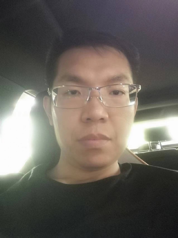 小黑包的第二张照片--郑州相亲服务中心