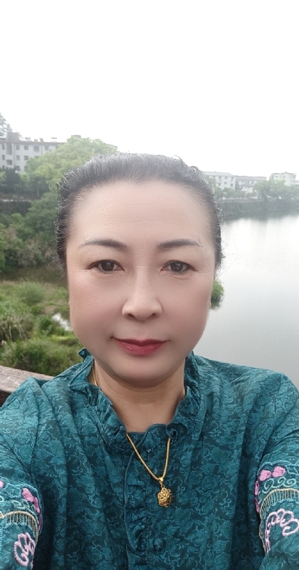 雨中情的第一张照片--郑州相亲服务中心