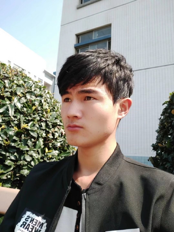 阳光男孩的第四张照片--郑州相亲服务中心