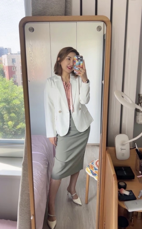 丽波的第三张照片--郑州相亲服务中心