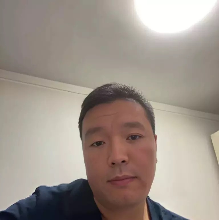 穿唐装的松鼠的第一张照片--郑州相亲服务中心