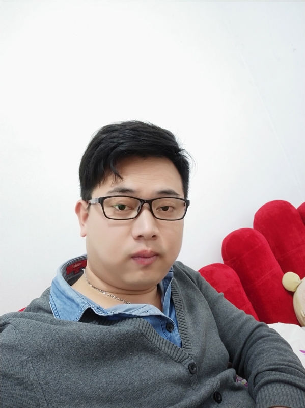 何必在亿的第一张照片--郑州相亲服务中心