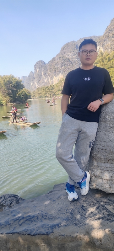 受过伤的狼的第二张照片--郑州相亲服务中心