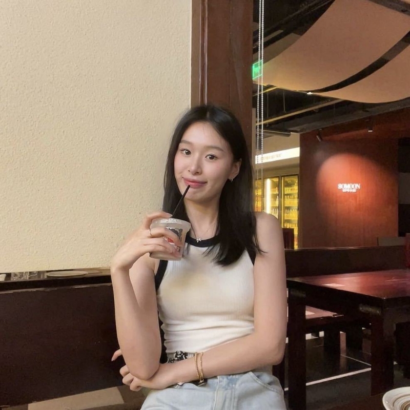 羽毛的第一张照片--郑州相亲服务中心