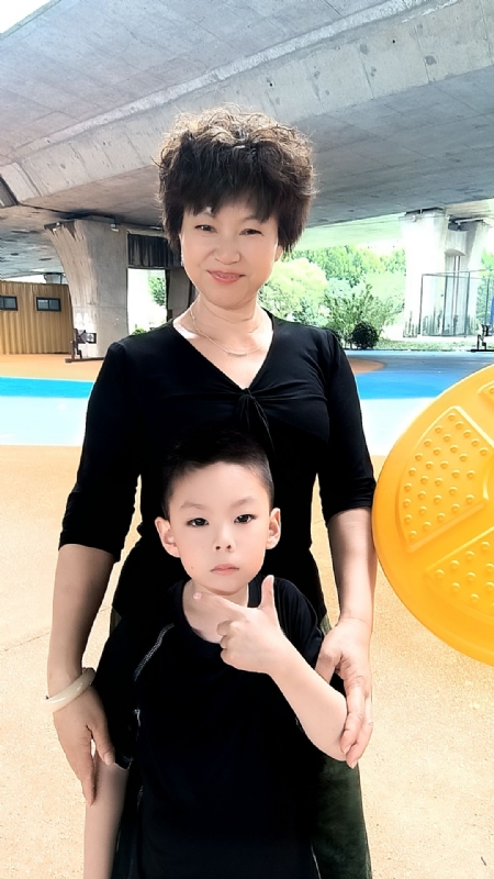 火凤凰的第二张照片--郑州相亲服务中心