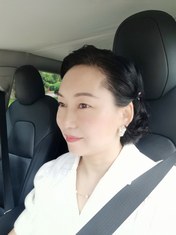 艳阳天的第一张照片--郑州相亲服务中心