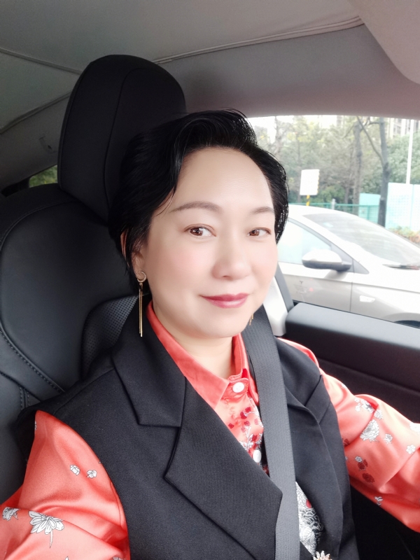 艳阳天的第二张照片--郑州相亲服务中心