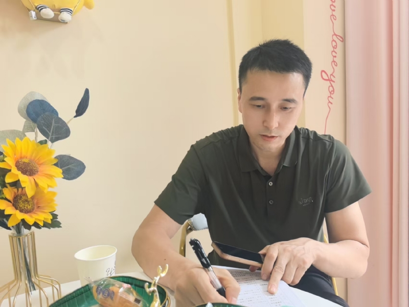 笑看一切的第二张照片--郑州相亲服务中心
