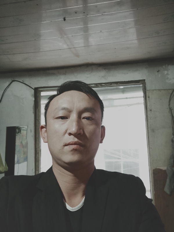 放弃爱你的第一张照片--郑州相亲服务中心