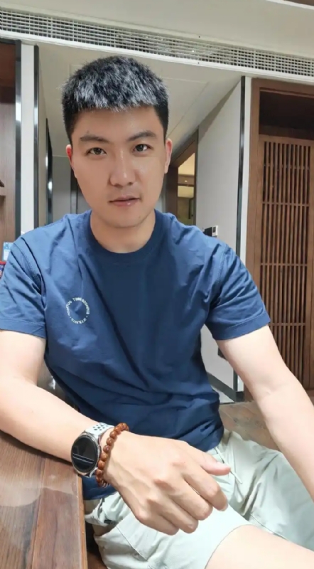 大鹏展翅的第一张照片--郑州相亲服务中心