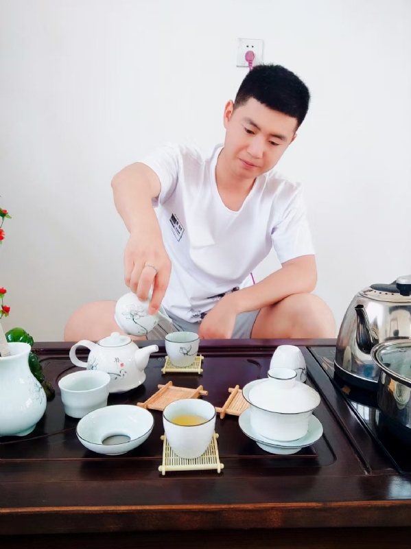 日月的第二张照片--郑州相亲服务中心