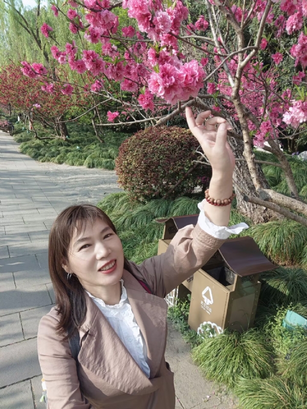 丽娜的第四张照片--郑州相亲服务中心