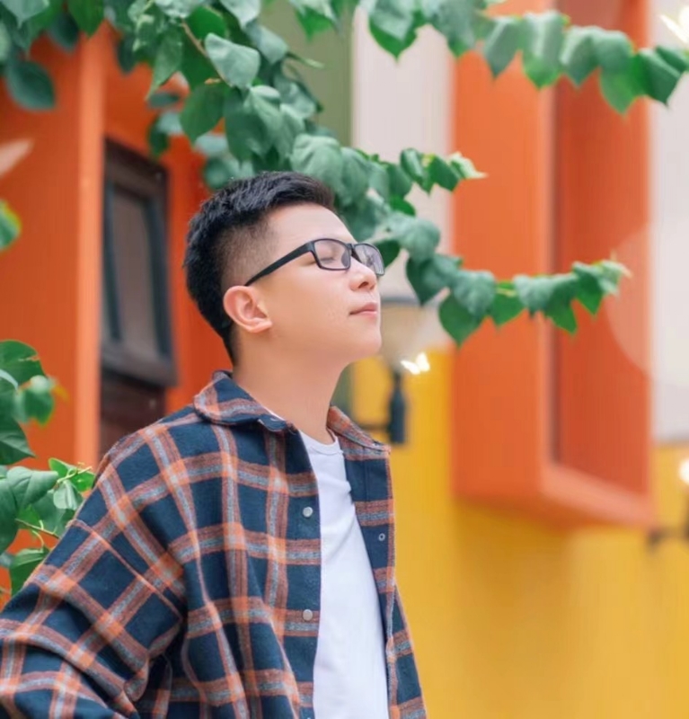 版本之子的第一张照片--郑州相亲服务中心